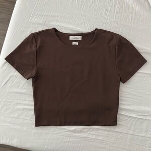 Aritzia Babaton Contour cropped crew tee (size M)